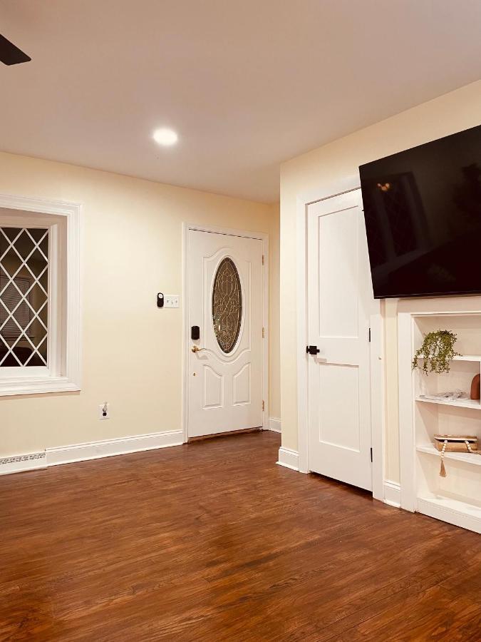 Newly Renovated Charming Home With Parking Fort Washington Kültér fotó